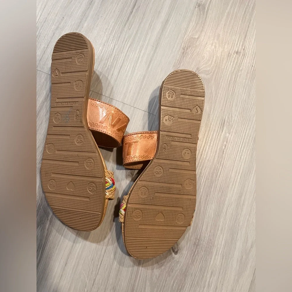 NWOT Artesanal made in MEXICO NAYARIT Colorful Sandals with‎ Tan Accents
